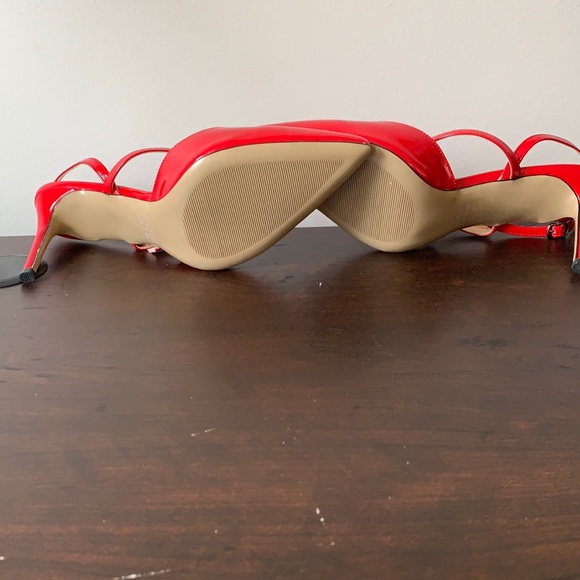 Red pumps - Picture 4 of 6